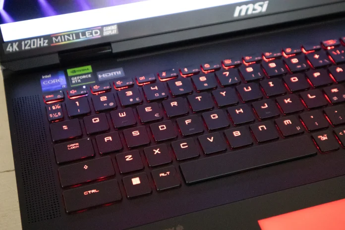 msi-titan-18HX-keyboard.jpg