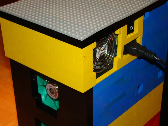 Legodator byggd i Lego