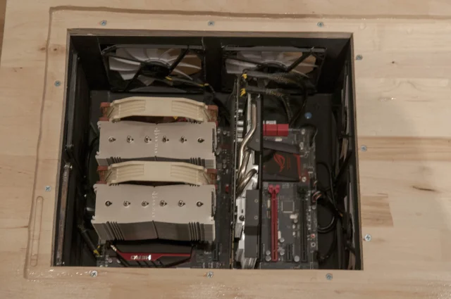 Egenbyggd datorhörna.