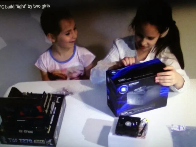 i7 7700K Kaby Lake PC build "light" by two girls