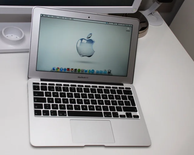 MacBook Air 11.6" 128GB SSD & MacBook 13"