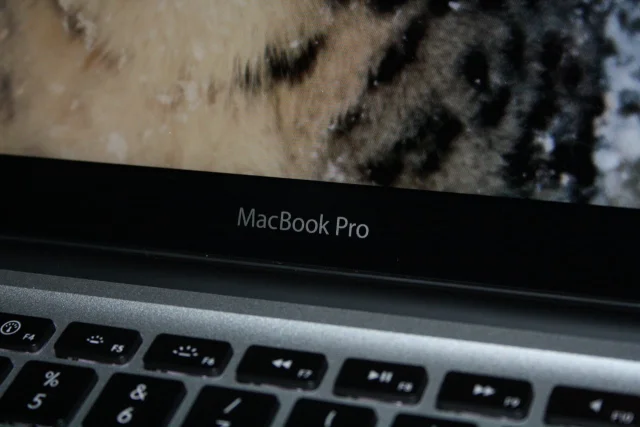 [Update] MacBook Pro 13" Slutbilder (Forts. av Unboxing)!