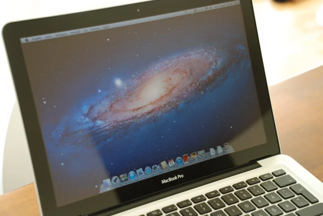 Ny 13" MacBook Pro och Sandquist-fodral