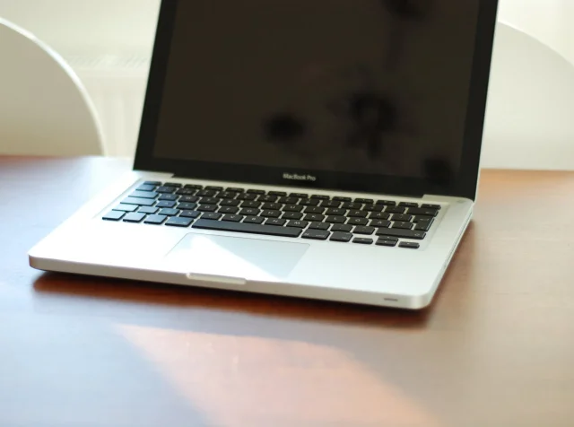 Ny 13" MacBook Pro och Sandquist-fodral