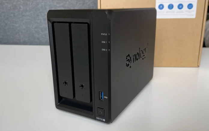 synology-ds720plus-top.jpg