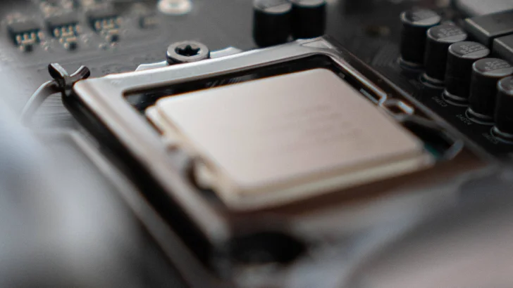 Intel Core i9-14900K efter AMD Ryzen 9 7950X i flertrådad prestanda