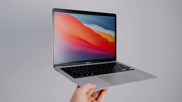 Apple kan lansera avsevärt billigare Macbook