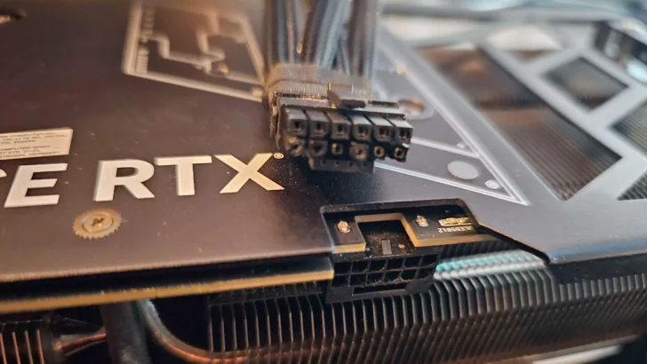 Strömkontakten på ett RTX 4090 smälte efter ett år