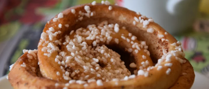 Snacka kanelbullar i kanelbulletråden!