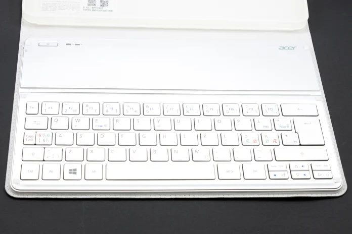 Acer W700-10.jpg