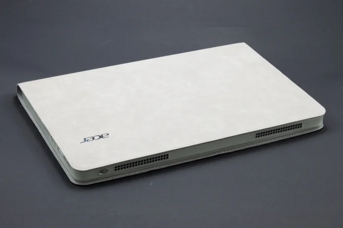 Acer W700-16.jpg