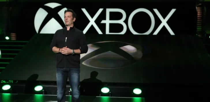 Xbox-chefen Phil Spencer prisar Sonys spelkontroller Dualsense