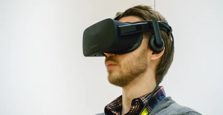 AMD investerar i trådlös virtuell verklighet