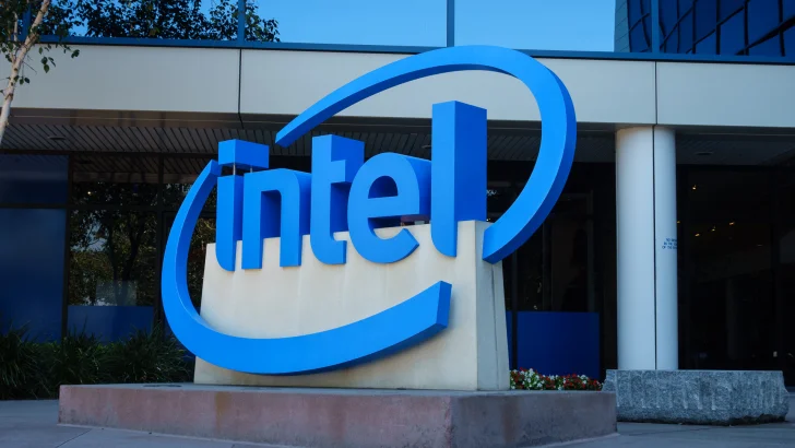 Intels kvartalsrapport visar goda intäkter men svår tid framöver