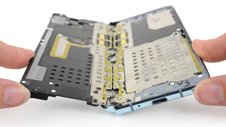 Ifixits nedmontering av Samsung Galaxy Fold skvallrar om bräcklig design