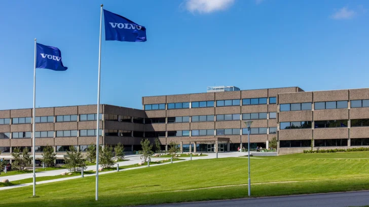 Volvo stoppar produktionen i Torslanda till följd av kretsbrist