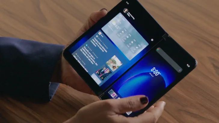 Microsoft introducerar vikbara telefonen Surface Duo 2