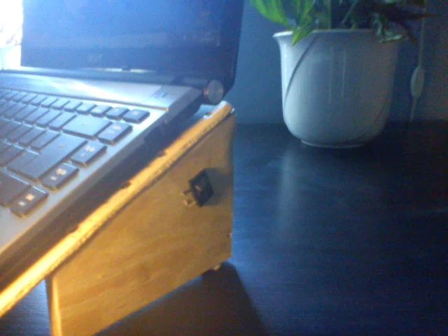 Hemmagjord kylplatta med fläkt till laptop *Prototyp*