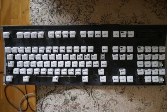 Äldre tangentbord får nytt yttre och en ps2-kontakt