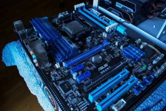 AMD goes Intel