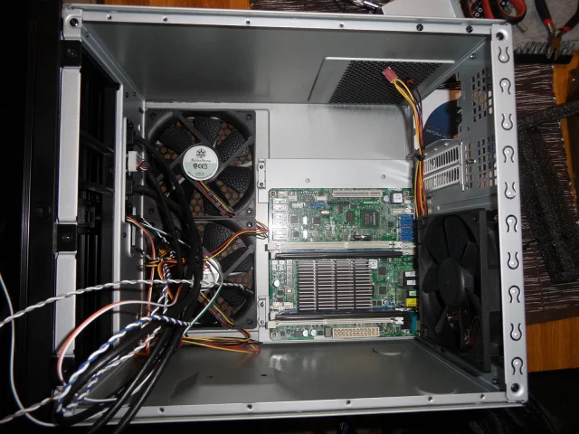 NAS Server (Intel C2750 & FreeNAS)