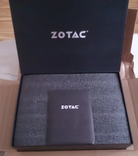 Unboxing "ZOTAC GeForce GTX 980 4GB AMP! Extreme"