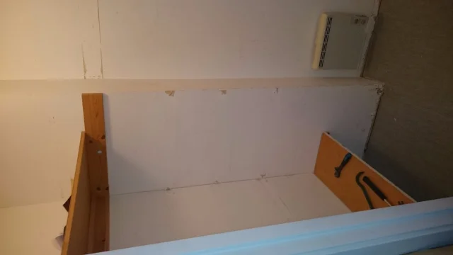 Bygga om garderob till datorhörna