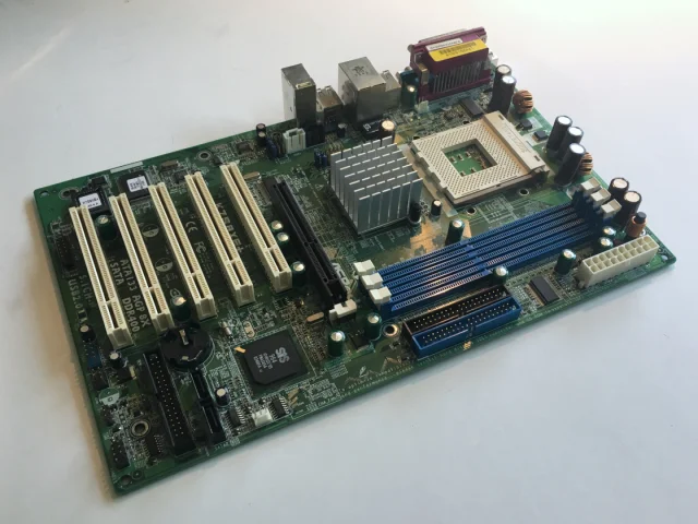 AMD Duron, Voodoo2, TNT2 M64, Retro Dator