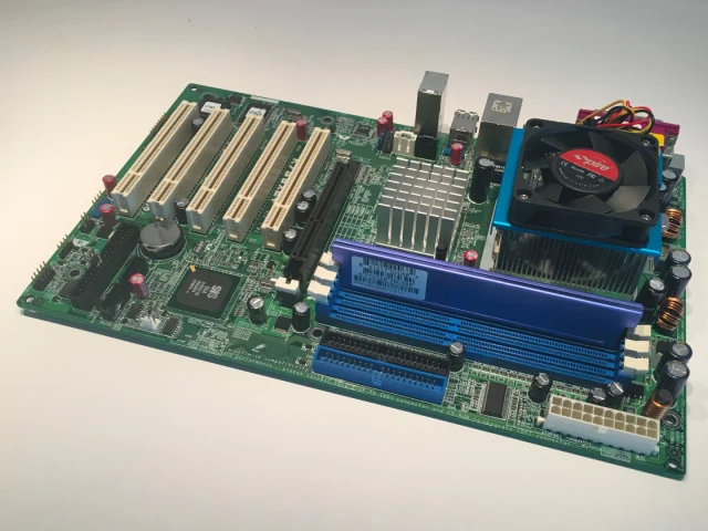 AMD Duron, Voodoo2, TNT2 M64, Retro Dator