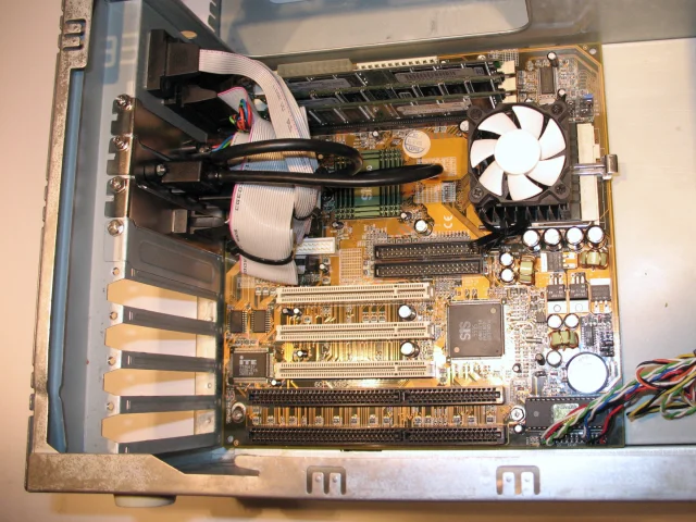 AMD K6-2+, Voodoo2, Sound Blaster 16