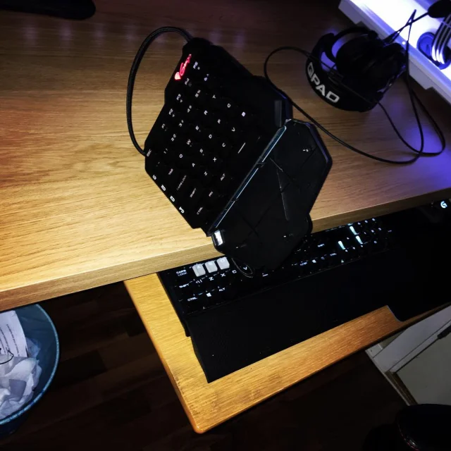 Frankensteins keyboard (för den gipsade gamern)