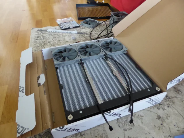 Vattenkyld speldator med extern radiator