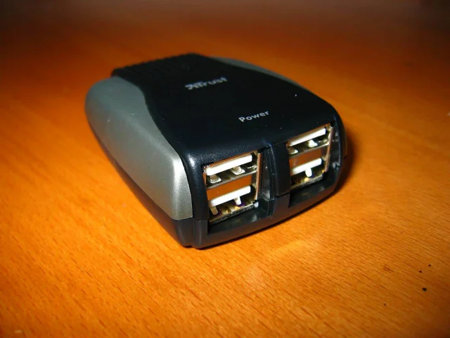 CM Stacker front USB hubb