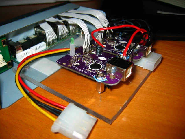 CM Stacker front USB hubb