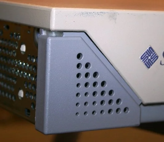 Modifikation av Sparcstation 5 för HDD-aktivitetsled.